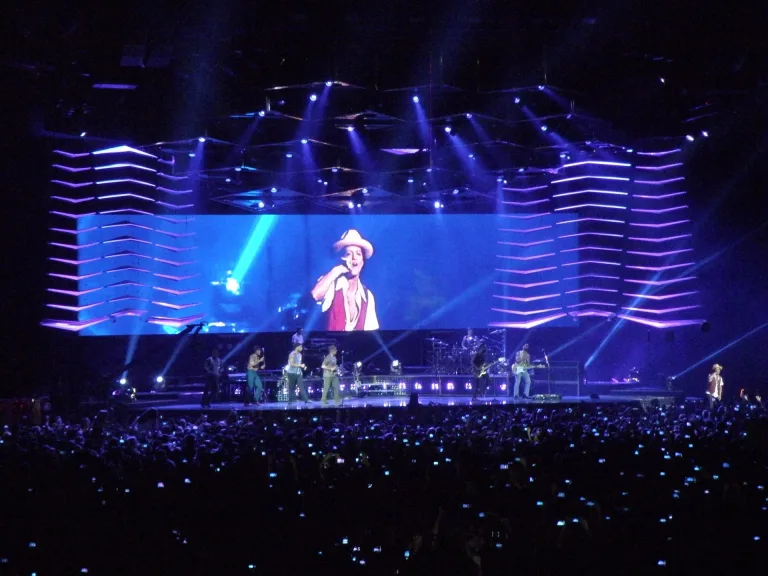 Bruno mars singing in a concert