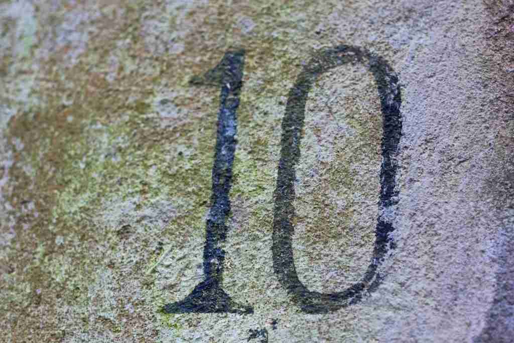 a close up of a number 10 on a rock