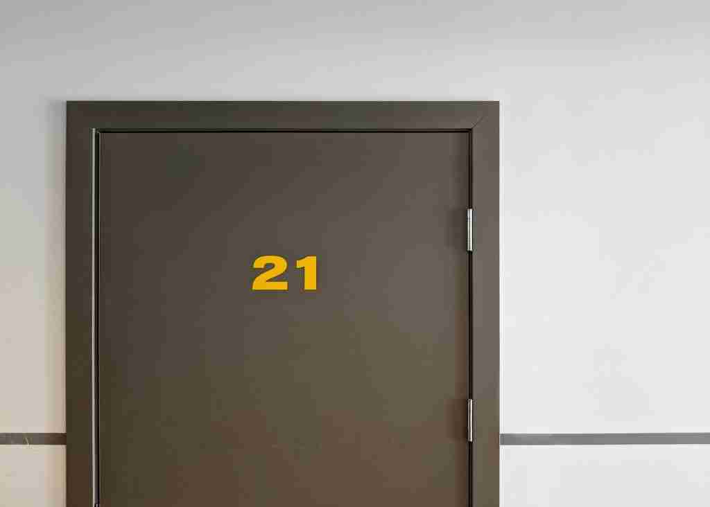 Image of number 21 written on a door : fun facts about number 21