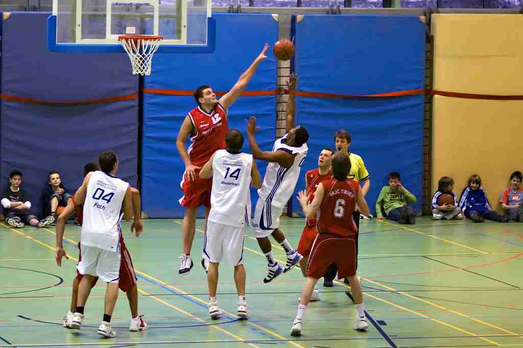 Players palying basketball