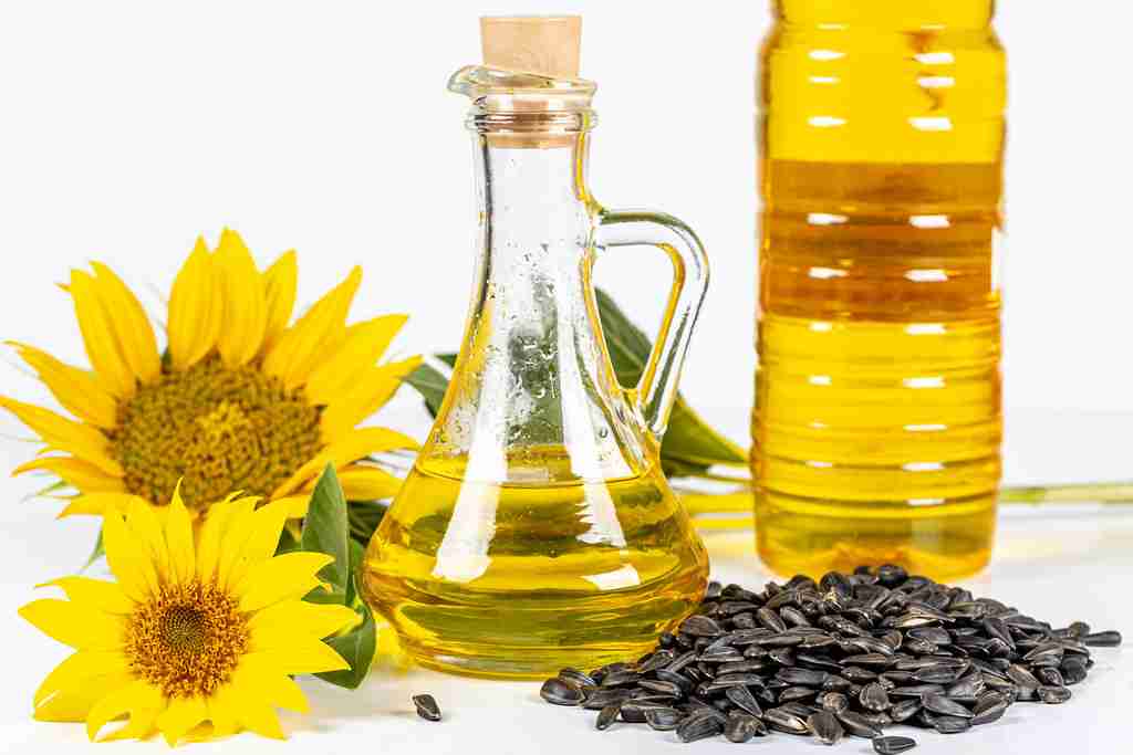 Sunflower oil is with the flowers of sunflower 