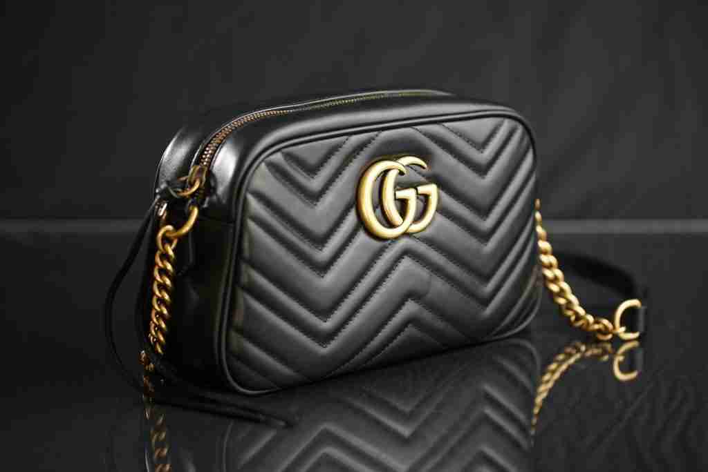 black Gucci leather shoulder bag: one of fun facts about Gucci